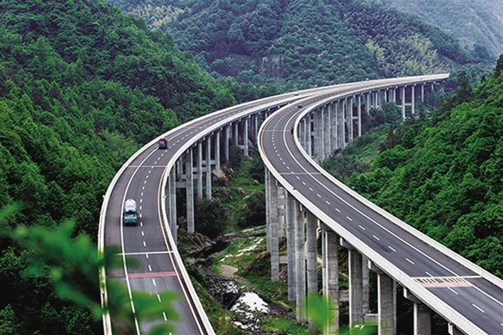 常張高速公路 編織山水畫(huà)卷的工程奇跡